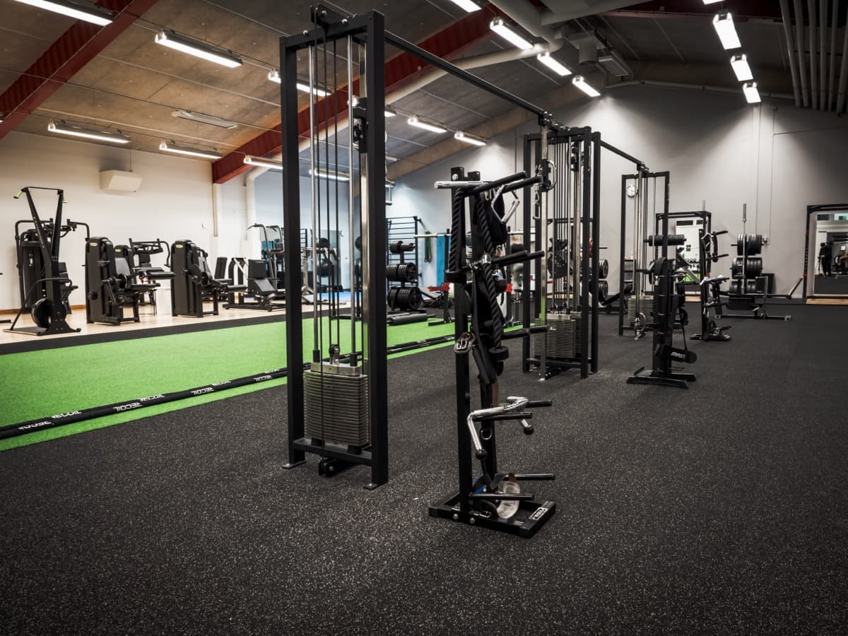 Workout Ljungby gym med styrketräningsutrustning